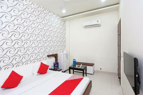 Oyo 17280 Hotel Relax Residency