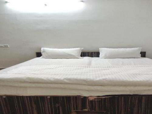 Oyo 79693 Hotel Aig Inn