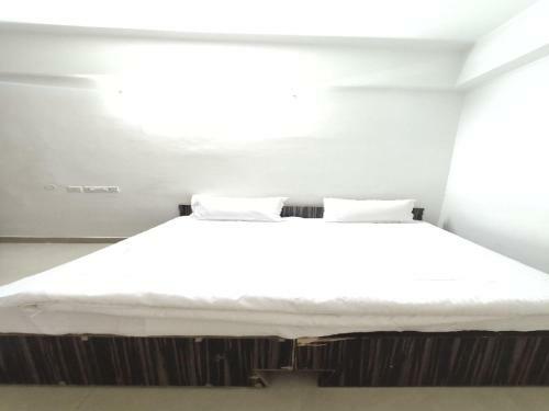 Oyo 79693 Hotel Aig Inn