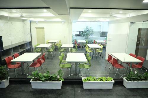 Hotel Swansuites - Gachibowli