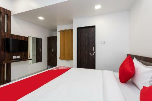 Hotel Capital O 26167 Ten Eleven Grand