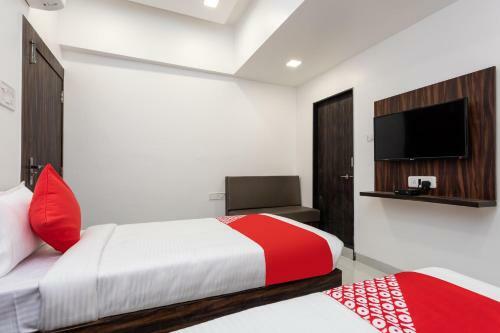Hotel Capital O 26167 Ten Eleven Grand