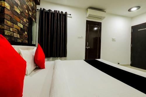 Capital O 71256 Hotel Seemansh