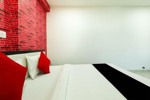 Capital O 71256 Hotel Seemansh