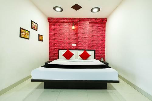 Capital O 71256 Hotel Seemansh