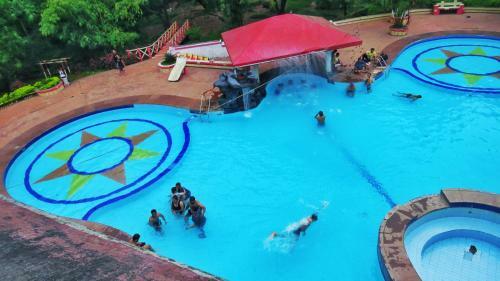 Hotel Golden Resort And Farm