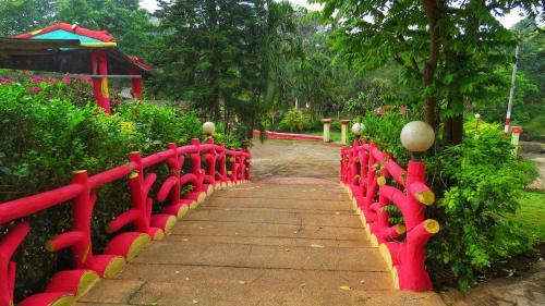 Hotel Golden Resort And Farm