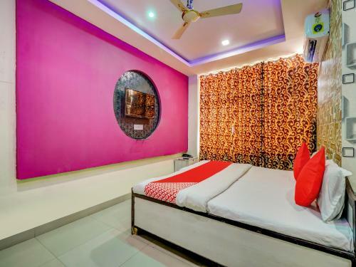 Oyo 79305 Flagship Hotel White House
