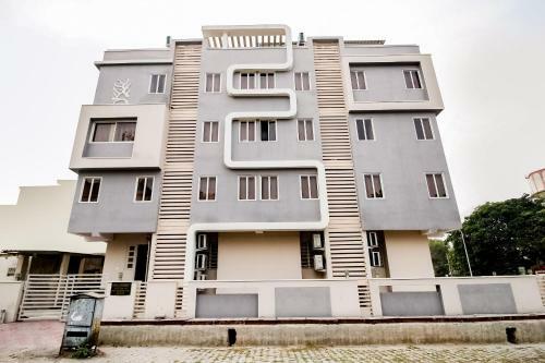 Oyo 43050 Hotel Royal Residency