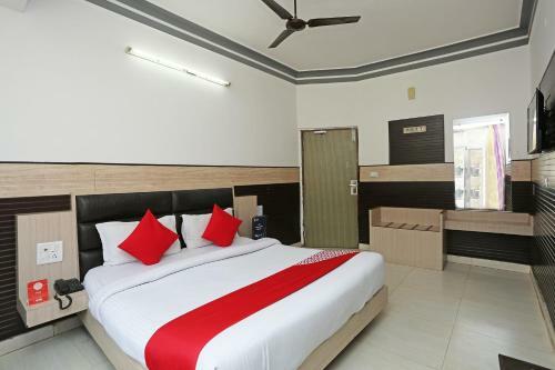 Oyo 28445 Hotel Bhavini