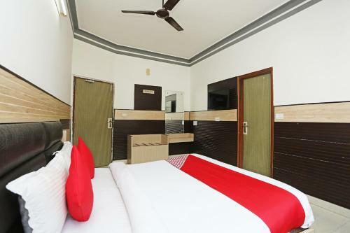 Oyo 28445 Hotel Bhavini