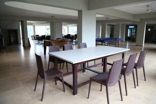 Hotel Sukkur Bhavan's Sb Resorts & Lawns