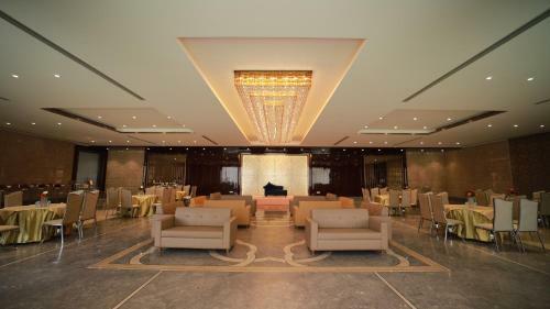 Hotel The Grand Village