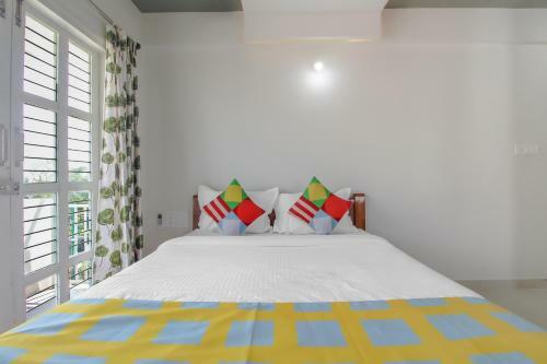 Hostal Oyo 76288 Home Embassy Suits