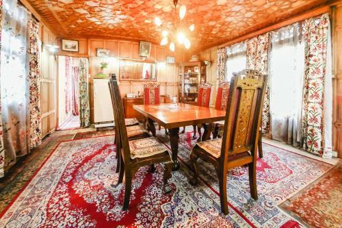 Hotel Oyo 37987 Houseboat Nairobi