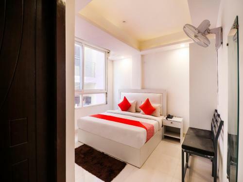 Oyo 76135 Hotel Silver Estate