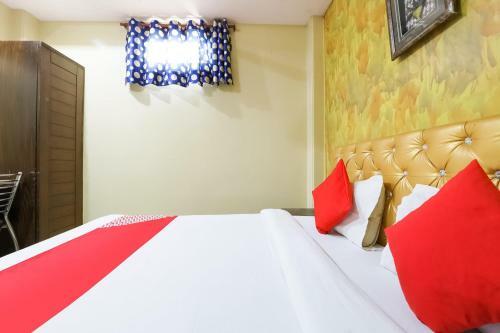 Oyo 73674 Hotel Sampuran Inn