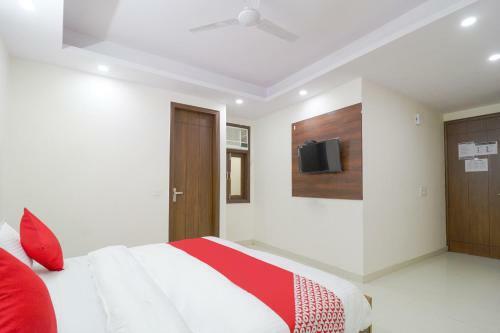 Hotel Oyo 75809 Sharma Residency