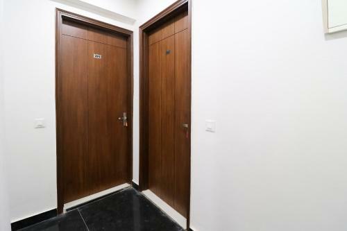 Hotel Oyo 75809 Sharma Residency