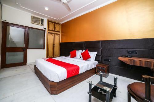Oyo 26589 Hotel Royal Town