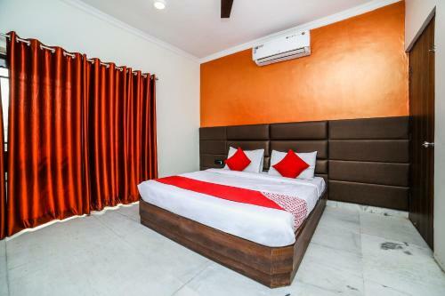 Oyo 26589 Hotel Royal Town