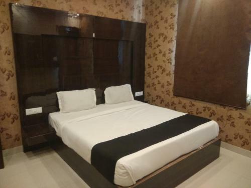 Mega Hotels