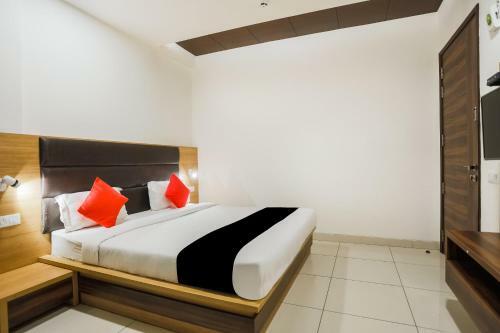 Capital O 71384 Hotel Jmk