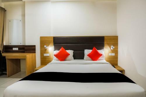 Capital O 71384 Hotel Jmk