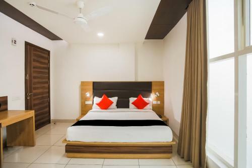 Capital O 71384 Hotel Jmk