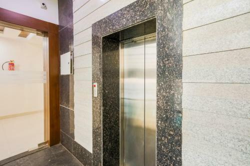 Capital O 71384 Hotel Jmk