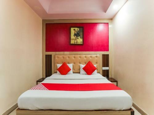 Hotel Oyo 75789 Golden Stays