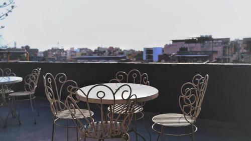 925 Hotels 002 Chattarpur Enclave