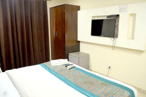 Hotel Bella 69 At Rk Ashram Metro Station