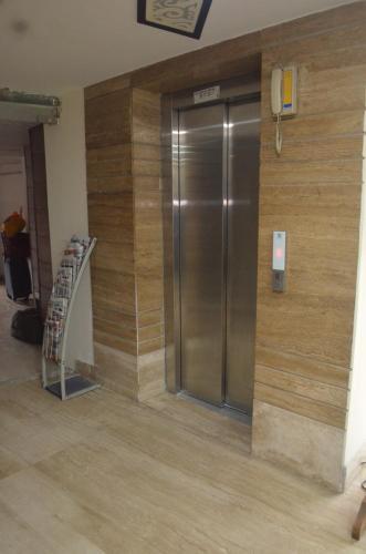 Hotel Bella 69 At Rk Ashram Metro Station