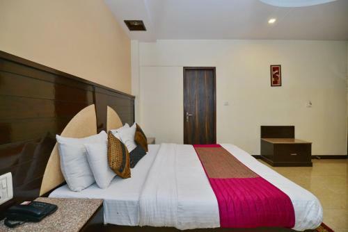 Hotel Baba Deluxe - New Delhi Railway Station