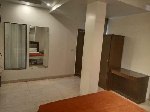Hotel Delhi Empire Dx