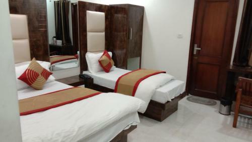 Adb Hotel Crystal Deluxe,delhi