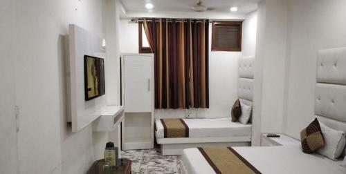 Adb Hotel Crystal Deluxe,delhi