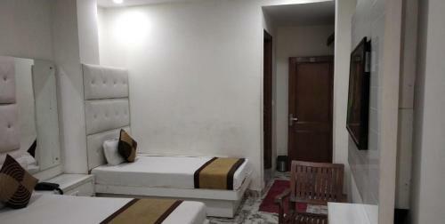 Adb Hotel Crystal Deluxe,delhi