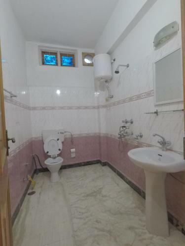 Hotel Holiday Home, Palampur