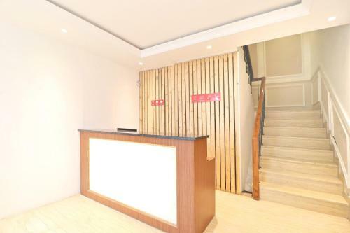 Oyo 16082 Hotel Imperial Corner