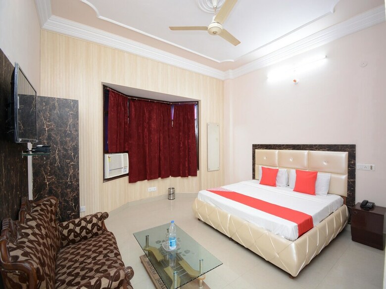 Oyo 30358 Hotel Asia Palace