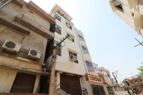 Oyo 33471 Hotel Magadh Empire
