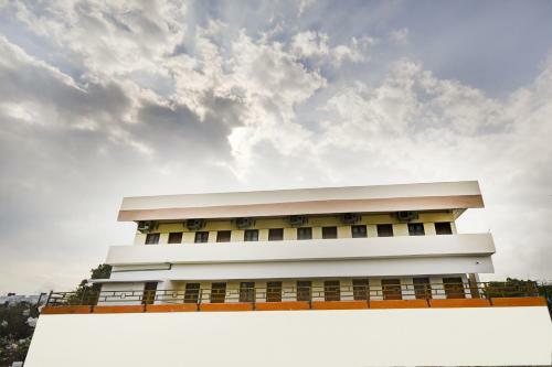 Hotel Oyo 63029 Aruthraa Residency