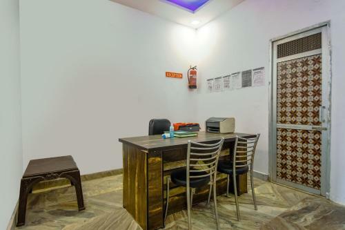 Oyo 49541 Hotel Waris Residency