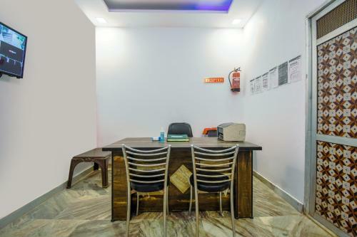 Oyo 49541 Hotel Waris Residency