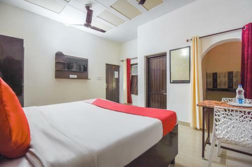 Hotel Oyo 74203 Sbs Royal Stays