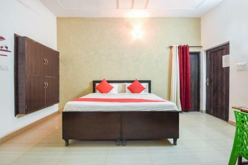 Hotel Oyo 74203 Sbs Royal Stays
