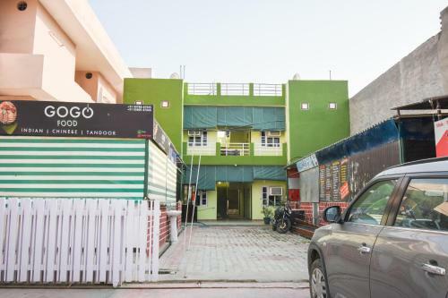 Hotel Oyo 74203 Sbs Royal Stays