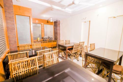 Hotel Devoy In Tapovan Rishikesh By Perfect Stayz